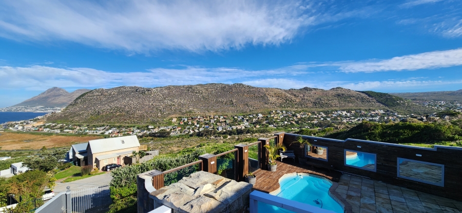 To Let 4 Bedroom Property for Rent in Glencairn Heights Western Cape
